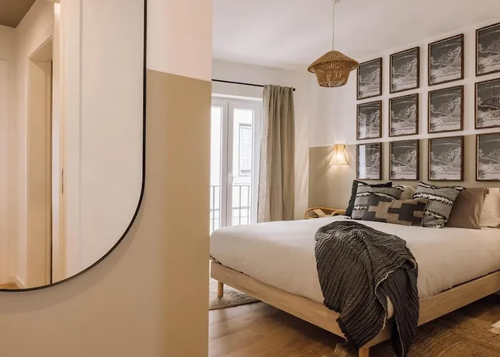 Medan - 1 Bedroom And Parking In Santo Antonio Lisboa